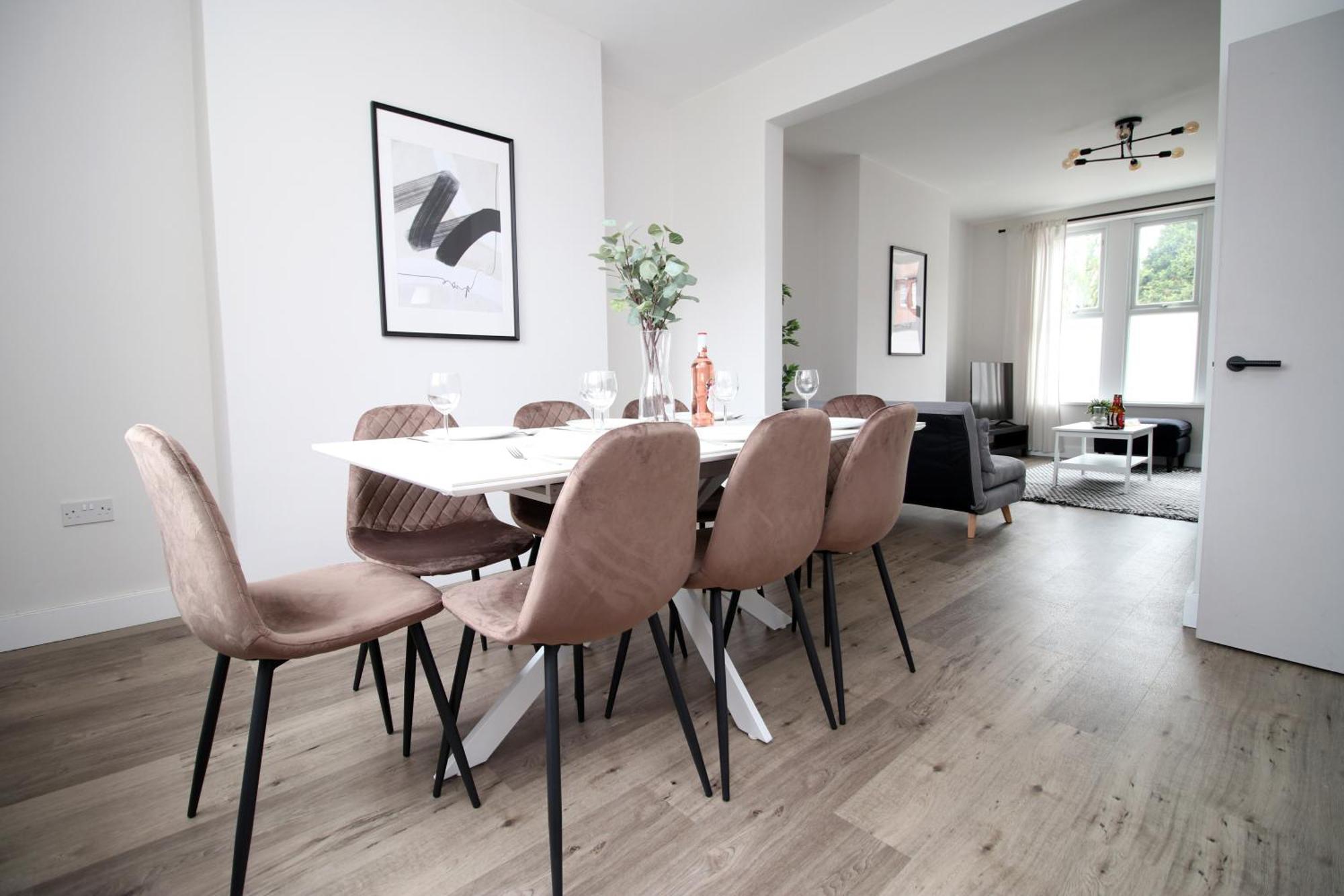קארדיף Large 5 Bedroom House - Harlequin Gardens - Parking - Wifi מראה חיצוני תמונה